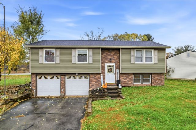 11 Clubhouse Dr, Shenango Twp, PA 16159