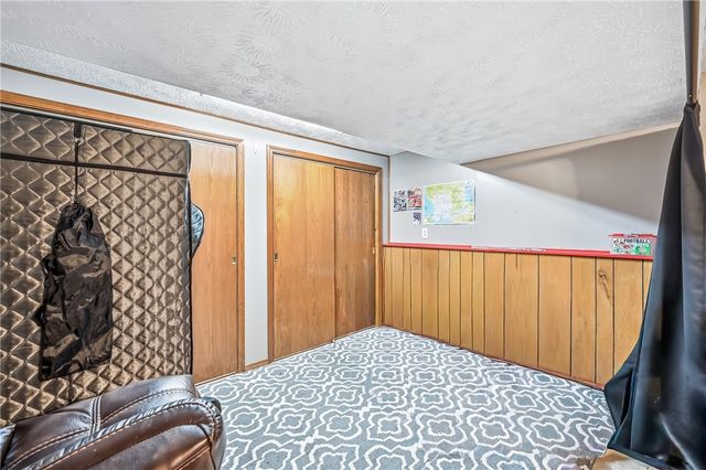 11 Clubhouse Dr, Shenango Twp, PA 16159