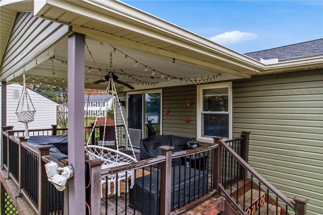 11 Clubhouse Dr, Shenango Twp, PA 16159