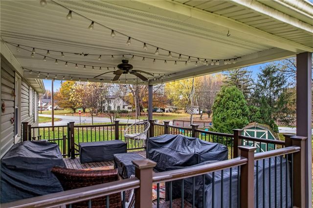 11 Clubhouse Dr, Shenango Twp, PA 16159