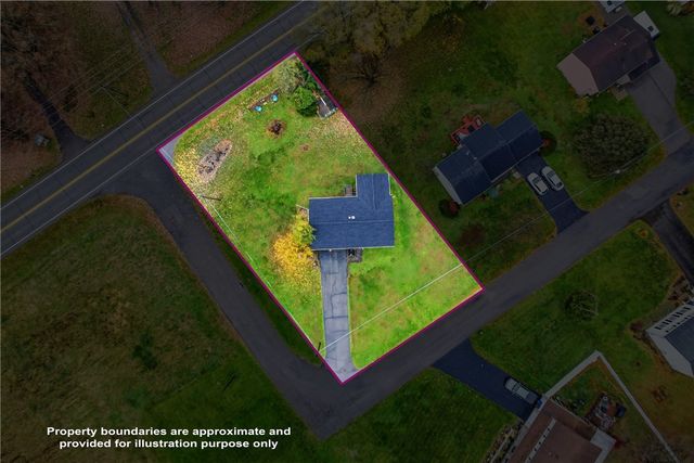 11 Clubhouse Dr, Shenango Twp, PA 16159