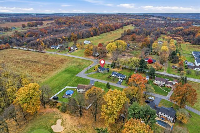 11 Clubhouse Dr, Shenango Twp, PA 16159