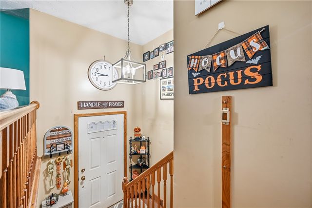 11 Clubhouse Dr, Shenango Twp, PA 16159