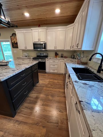 5205 HAMBURG RD, Michie, TN 38357