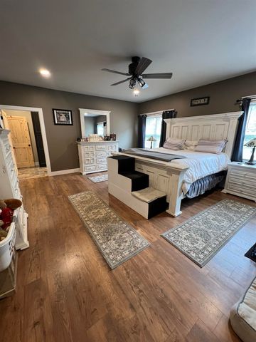 5205 HAMBURG RD, Michie, TN 38357