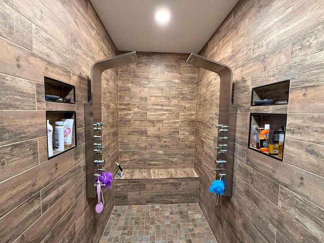 5205 HAMBURG RD, Michie, TN 38357