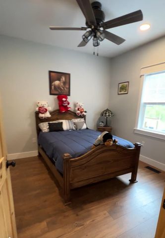 5205 HAMBURG RD, Michie, TN 38357