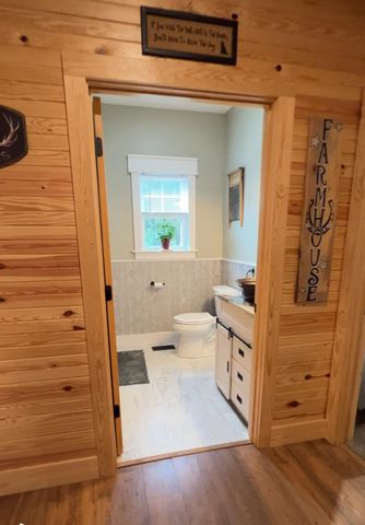 5205 HAMBURG RD, Michie, TN 38357