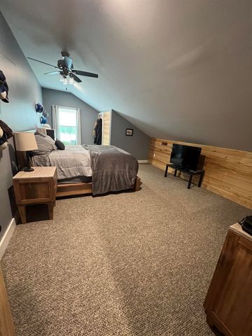 5205 HAMBURG RD, Michie, TN 38357