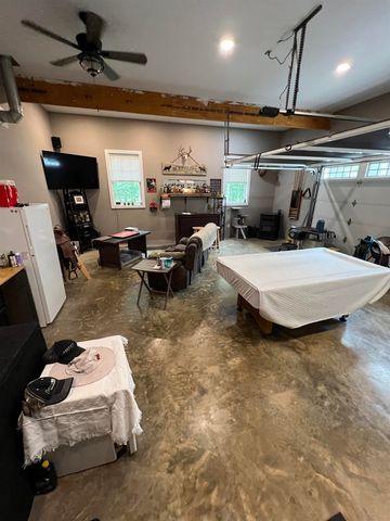 5205 HAMBURG RD, Michie, TN 38357