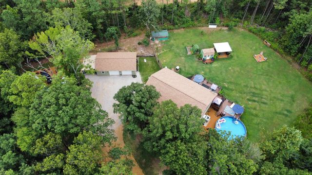 5205 HAMBURG RD, Michie, TN 38357