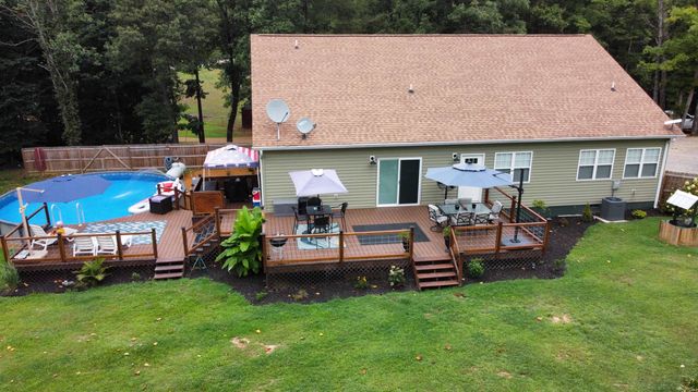 5205 HAMBURG RD, Michie, TN 38357