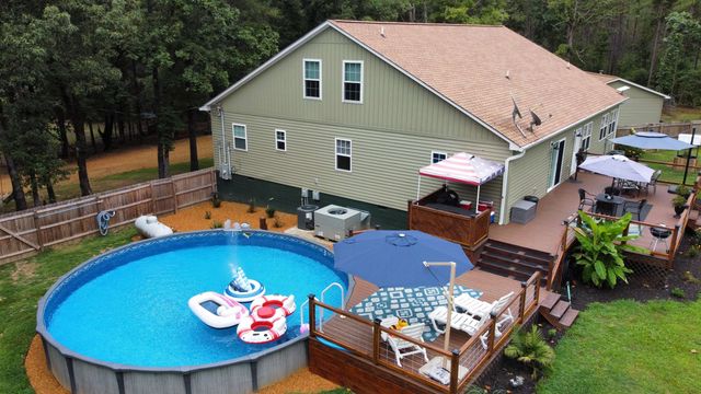 5205 HAMBURG RD, Michie, TN 38357