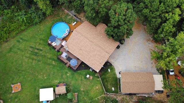 5205 HAMBURG RD, Michie, TN 38357