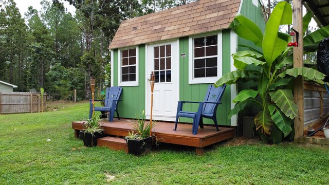 5205 HAMBURG RD, Michie, TN 38357