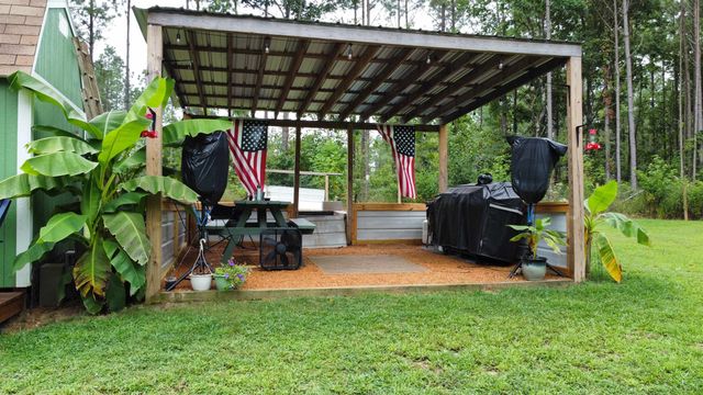 5205 HAMBURG RD, Michie, TN 38357