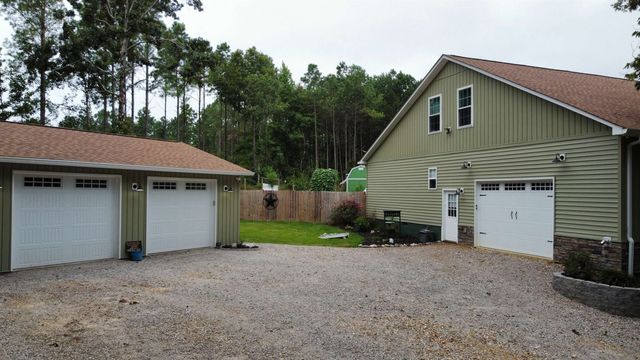 5205 HAMBURG RD, Michie, TN 38357