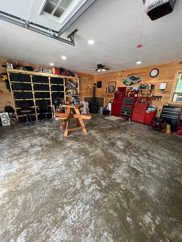 5205 HAMBURG RD, Michie, TN 38357