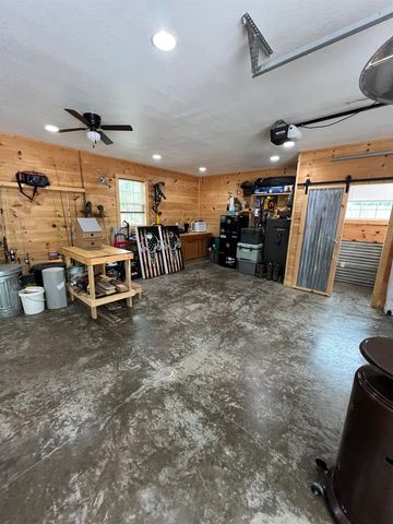 5205 HAMBURG RD, Michie, TN 38357