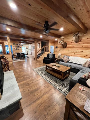 5205 HAMBURG RD, Michie, TN 38357