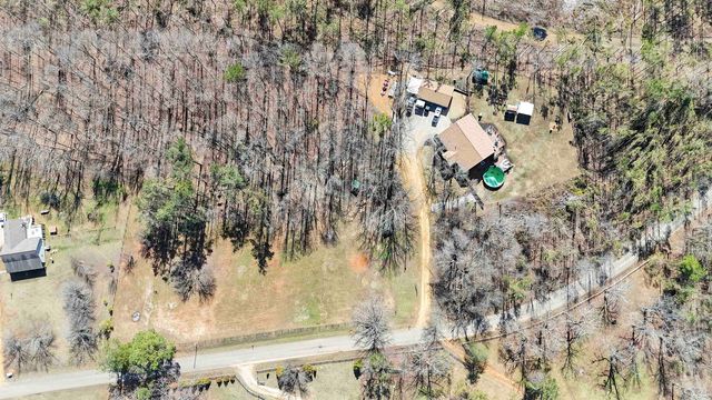 5205 HAMBURG RD, Michie, TN 38357