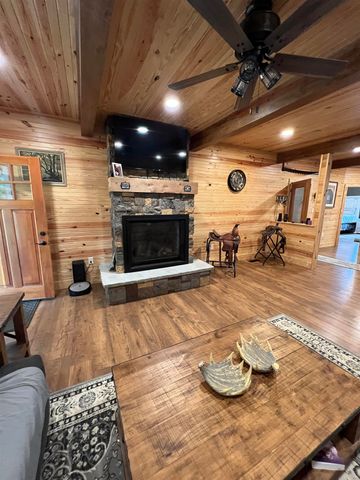 5205 HAMBURG RD, Michie, TN 38357