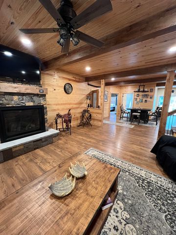 5205 HAMBURG RD, Michie, TN 38357