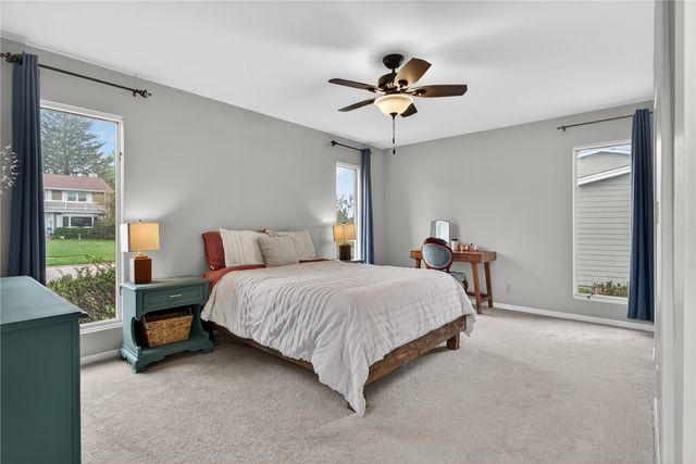 284 Indiandale Road SE, Cedar Rapids, IA 52403