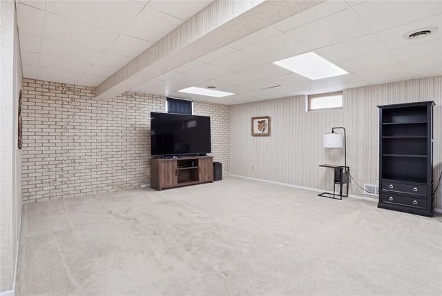 284 Indiandale Road SE, Cedar Rapids, IA 52403