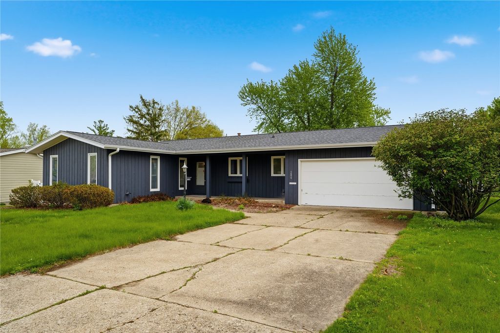 284 Indiandale Road SE, Cedar Rapids, IA 52403