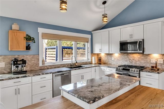 302 Brookwood Drive, Hamburg, NY 14075