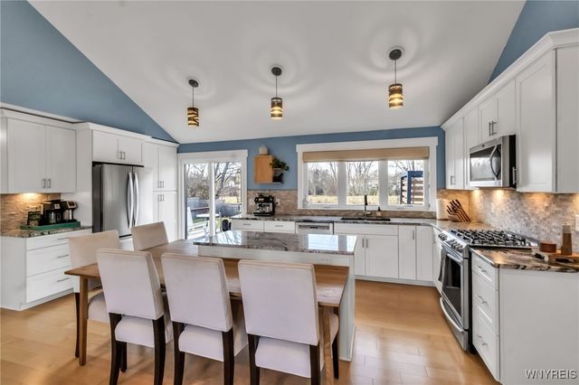 302 Brookwood Drive, Hamburg, NY 14075