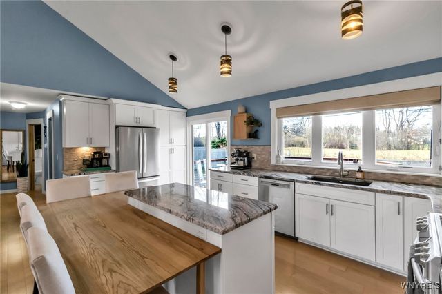 302 Brookwood Drive, Hamburg, NY 14075