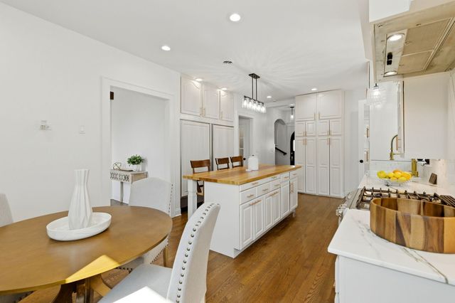 4425 Wilson Avenue, Downers Grove, IL 60515