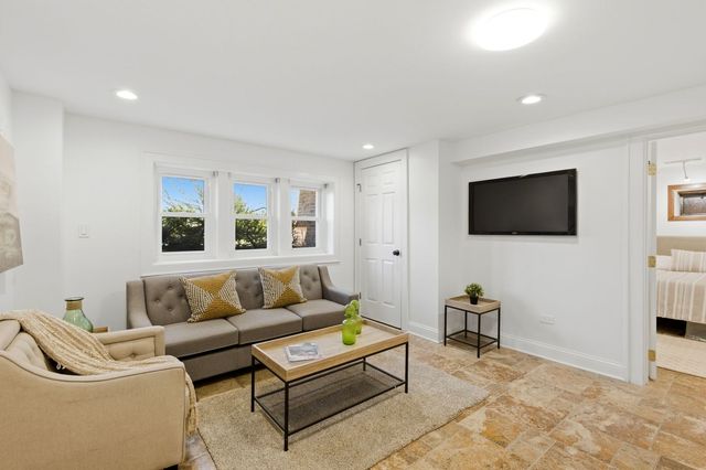 4425 Wilson Avenue, Downers Grove, IL 60515