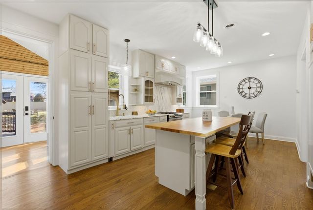 4425 Wilson Avenue, Downers Grove, IL 60515