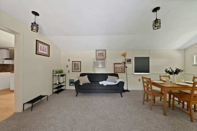 2916 E Briarwood Street, Granbury, TX 76048