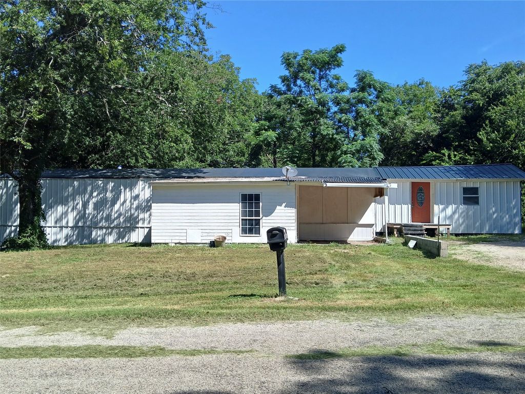 2916 E Briarwood Street, Granbury, TX 76048