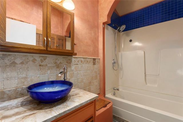 637 S Huttig Avenue, Independence, MO 64053