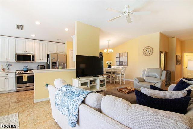 2436 Woodbourne PL, Cape Coral, FL 33991
