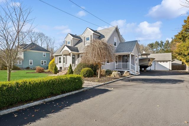 790 Peconic Bay Boulevard, Jamesport, NY 11901