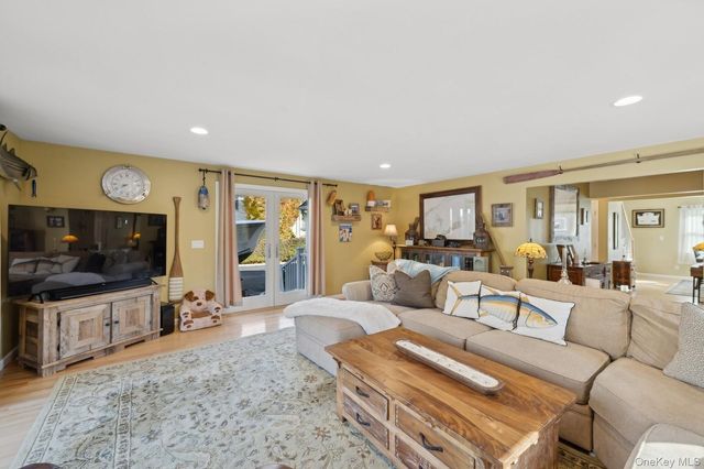 790 Peconic Bay Boulevard, Jamesport, NY 11901