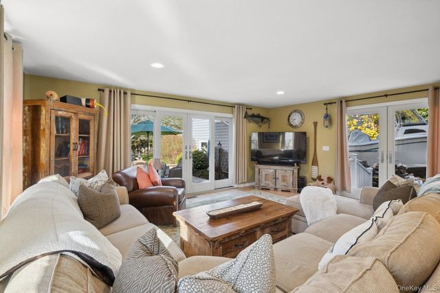 790 Peconic Bay Boulevard, Jamesport, NY 11901
