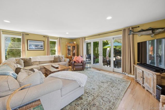 790 Peconic Bay Boulevard, Jamesport, NY 11901