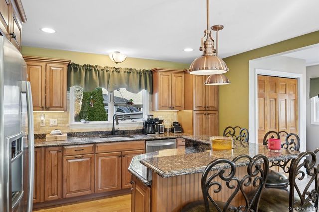 790 Peconic Bay Boulevard, Jamesport, NY 11901