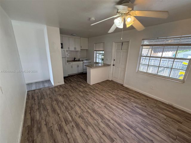 34 SW 5th St 1-2, Hallandale Beach, FL 33009