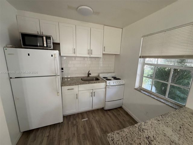 34 SW 5th St 1-2, Hallandale Beach, FL 33009