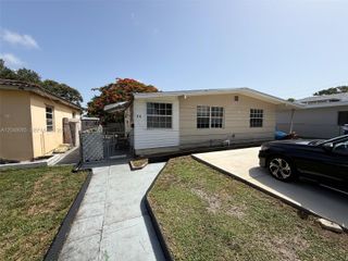 34 SW 5th St 1-2, Hallandale Beach, FL 33009