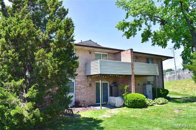 10003 Sakura Drive D, St Louis, MO 63128