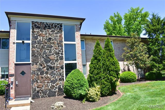 10003 Sakura Drive D, St Louis, MO 63128